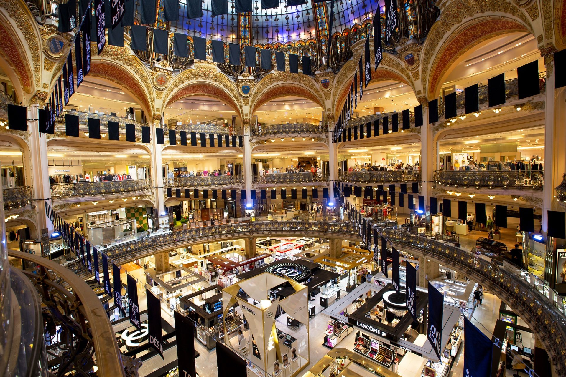 Đừng để cháy túi ở thiên đường mua sắm Paris khi đi du lịch Châu Âu