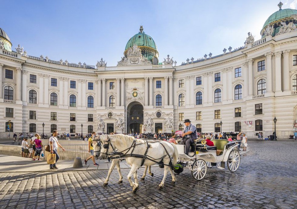 Khám phá nét đẹp cổ kính của cung điện hoàng gia Hofburg